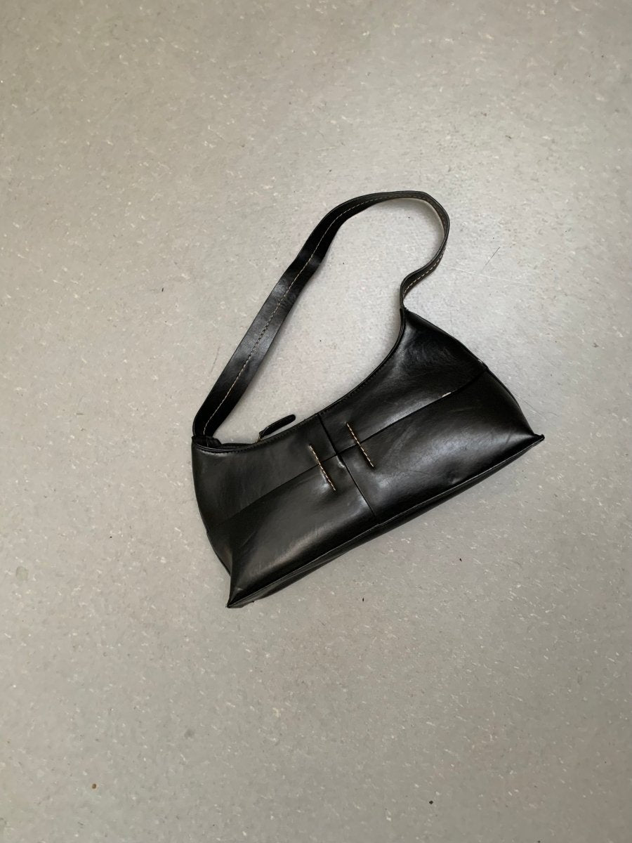 Black shoulder bag with brown stitching details - own it vintage99007