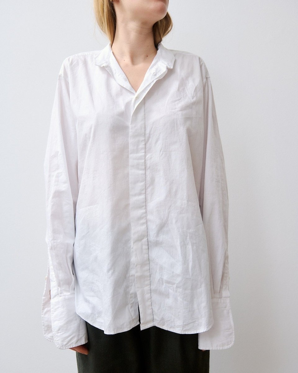 White oversized shirt with Chinese design - own it vintage