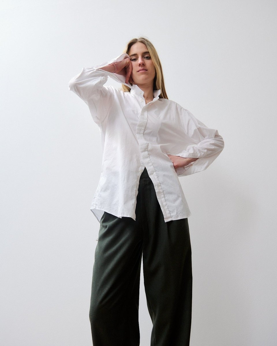 White oversized shirt with Chinese design - own it vintage